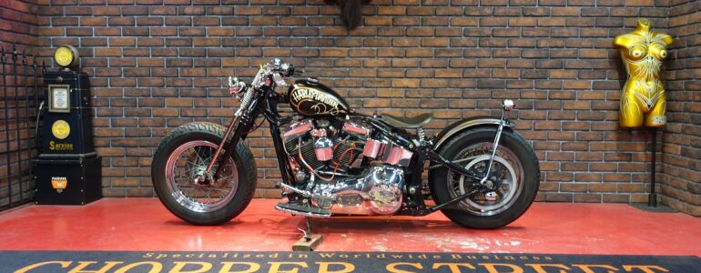 2002年 FLSTC OLD BOBBER（第2ﾔｰﾄﾞ展示）